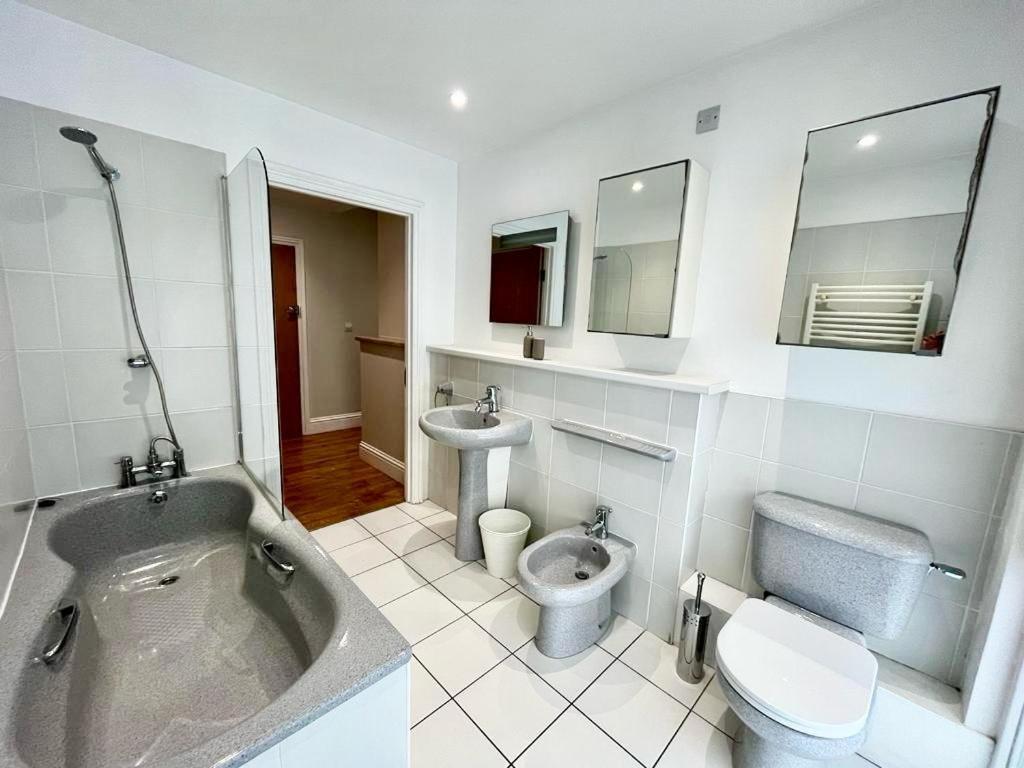 London Modern Flat Near Transports 아파트 외부 사진